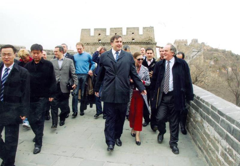 "დედამ, გიული ალასანიამ მომიყვანა, 60-იან წლებში ჩემი მოსწავლე იყო, როგორც მისი ძმა, თემური. უფროსკლასელმა მიშამ გამაკვირვა..." - რას იხსენებს გელა ჩარკვიანი სააკაშვილზე