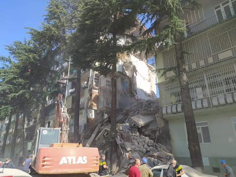 როგორია ბათუმში კორპუსის ჩამონგრევის შედაგად დაშავებული არასრულწლოვნის მდგომარეობა?