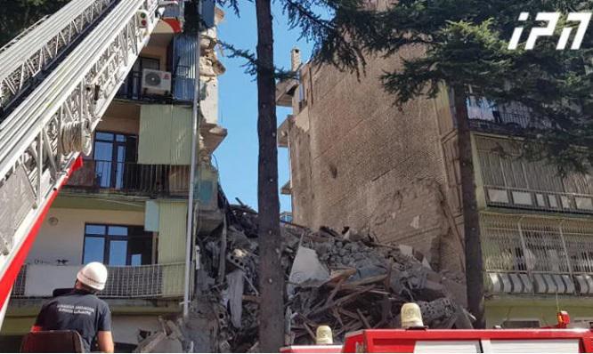 "5-სართულიანი კორპუსი,  რომლის ერთი სადარბაზოც ჩამოინგრა,  საცხოვრებლად ვარგისი იყო" - რას აცხადებენ ბათუმის მერიაში