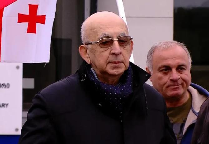 "მიშა, ტაშს გიკრავ, ბრძოლა ბოლომდე" - მიხეილ სააკაშვილის მამა