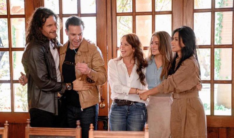 "ფარული ვნების" ახალი სეზონის პირველი კადრები - მსახიობების ემოციური შეხვედრა და სიურპრიზი ფანებს (ფოტო, ვიდეო)