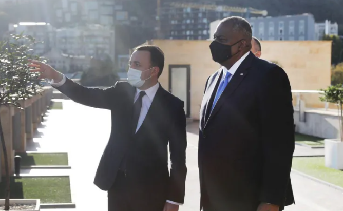 "ვაჯამებ ძალიან კარგ ვიზიტს თბილისში" - რას წერს ლოიდ ოსტინი საქართველოდან გამგზავრების შემდეგ?