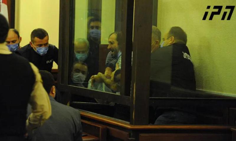 ანასტასია შატალოვას მკვლელობაში ბრალდებული ბექა ლატარია მოსამართლემ სასამართლოს სხდომათა დარბაზიდან გააძევა