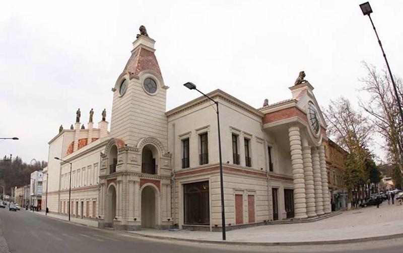 "როგორც პოლიტიკოსს, პაატა ბურჭულაძეს, მე არ შევხვდები. ეს არის ჩემი უფლება" - რატომ თქვა უარი ქუთაისის თეატრის ხელმძღვანელმა ბურჭულაძესთან შეხვედრაზე?