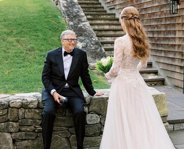 ბილ გეითსის ემოციური ფოტო ქალიშვილის ქორწილიდან - რას წერს ჯენიფერ გეითსი მამის დაბადების დღესთან დაკავშირებით