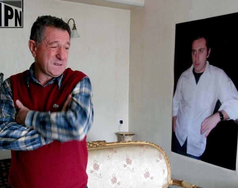 "სააკაშვილს საკნის ოთხივე კედელზე უნდა დაუკიდონ ტელევიზორები და აჩვენონ მისი პერიოდი, უცქიროს, რას სჩადიოდნენ ის და მისი დამქაშები" - სანდრო გირგვლიანის მამა სააკაშვილის პატიმრობაზე