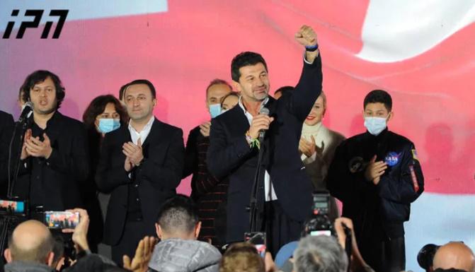 "ძალიან ბედნიერი ვარ" - კახა კალაძისა და "ოცნების" ლიდერების ემოციები ეგზიტპოლების გამოცხადების შემდეგ