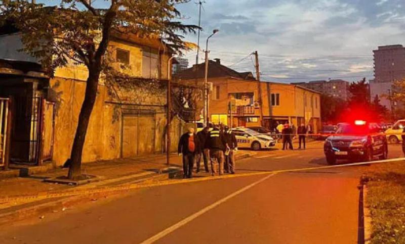 ბათუმში ცეცხლსასროლი იარაღიდან გასროლით მამაკაცი დაჭრეს