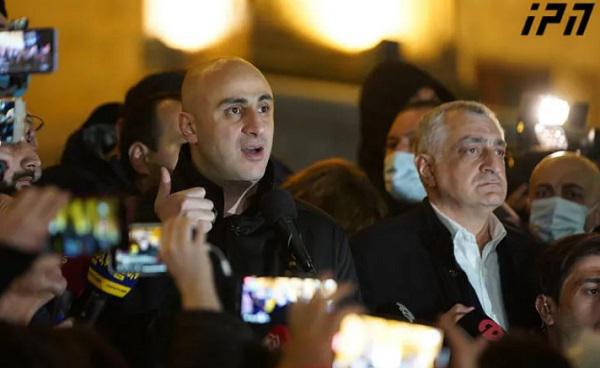 "ვიცი, რას განიცდი ახლა, მიშა - ბევრი ეცადა, ჩვენს შორის არარსებული უთანხმოება ჩამოეგდო" - ნიკა მელიამ აქციიდან მიხეილ სააკაშვილს მიმართა