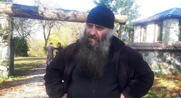 "დღეს ჩვენი ეროვნული ფორმა, ჩოხა შებილწეს და გახდნენ რუსული აზროვნების "კაზაკები"- ჭყონდიდის ეპარქიიდან განკვეთილი ბერი