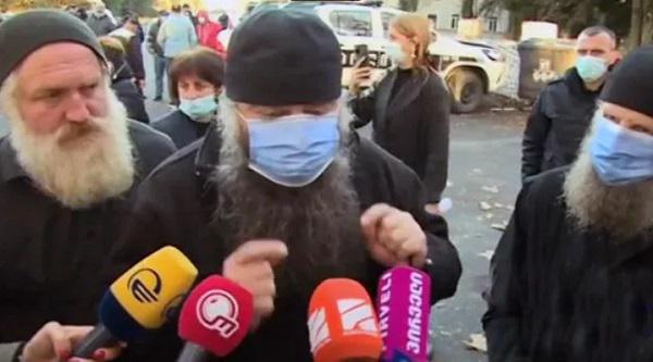 "აქედან ცოცხლებს ვერ გაგვიყვანენ" - ჭყონდიდის ეპარქიაში ხმაურია