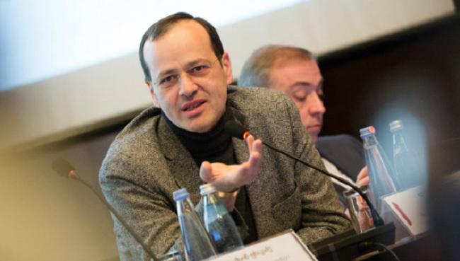 "მე ვერსად გადავსახლდები - საბედნიეროდ, არ ვარ ჯერ პოლიტიკაში“ - რა ამბობს ლაშა პაპაშვილი წალენჯიხაში გადასვლის ინიციატივაზე