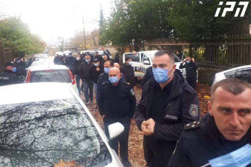 დაპირისპირება სალხინოს მონასტრის მიმდებარედ - "პოლიციელები გადაუდგნენ გზაზე, მოხდა შეხლა-შემოხლა, 7 ახალგაზრდა დააკავეს"