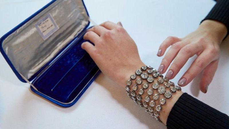 მარია ანტუანეტას ბრილიანტის სამაჯურები აუქციონზე 8 მილიონ დოლარად გაიყიდა