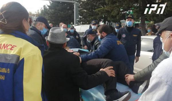 ჯანდაცვის სამინისტროსთან სამართალდამცველებსა და აქციის მონაწილეებს შორის დაპირისპირებისას ერთი ადამიანი შეუძლოდ გახდა