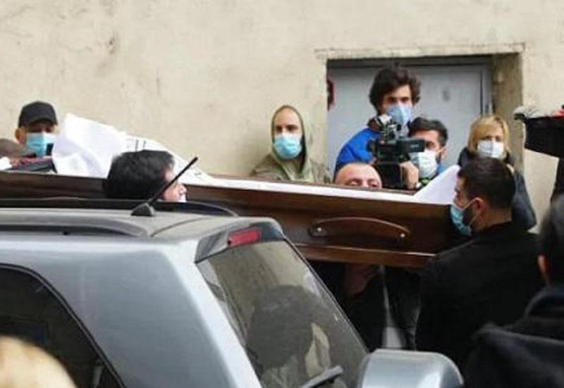 გელა ჩარკვიანი საბურთალოს სასაფლაოზე, მეუღლის და შვილის გვერდით დაკრძალეს