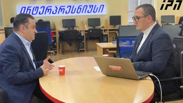 "ყველა ვგრძნობთ, რომ ამ ქვეყანაში დეპრესიაა და გაუსაძლისია ცხოვრება, მაგრამ  მაინც ბედნიერი უნდა ვიყოთ, რადგან სააკაშვილი გვყავს ციხეში... ეს ატმოსფერო შექმნა ხელისუფლებამ " - გედევან ფოფხაძე