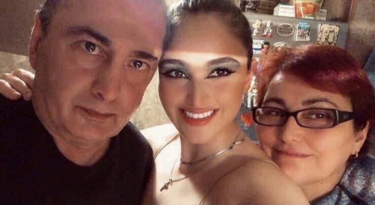 "კოვიდმა მოკლა ჩემი 65 წლის მამა, ნახევარი საათის შემდეგ კი 61 წლის დედა... ვერ ავუხსენი, რომ აცრა იყო უბრალოდ გადარჩენა" - მარიამ მეტრეველი