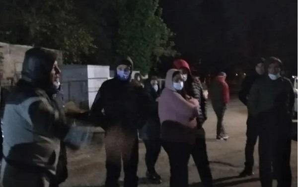 ხმაური ქუთაისის რეფერალურ ჰოსპიტალთან - რაში ადანაშაულებს ექიმებს გარდაცვლილი 37 წლის მამაკაცის ოჯახი