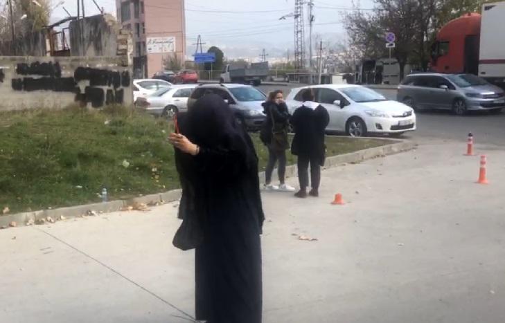 "გირჩი - მეტი თავისუფლების" პერფორმანსი - როგორც აცხადებენ, "სტამბოლელ მჩხიბავ სტელას, შსს-სთვის ჯადო გააკეთებინეს"