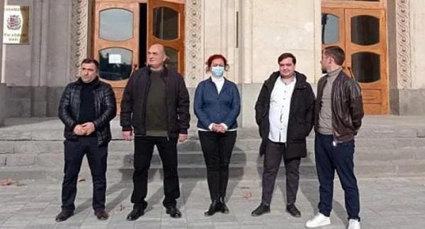 რუსთავის საკრებულოს ექვსმა დეპუტატმა შიმშილობა გამოაცხადა