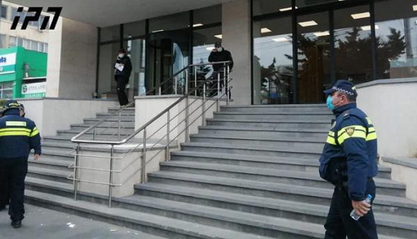 ჯანდაცვის სამინისტროსთან პარტია "ლელოს“ საპროტესტო აქცია - "ოცნება კლავს“ მიმდინარეობს