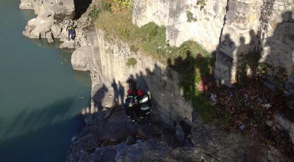 მდინარე რიონიდან მაშველები მამაკაცის ამოყვანას ცდილობენ