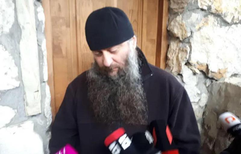 "კაცი, რომელიც არის ცრუ, წირვას ატარებს - მეუფე სტეფანეს არც ერთი ადგილობრივი არ იღებს" - განკვეთილი ბერი, მამა ათინოგენე