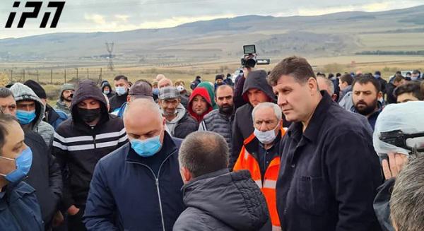 სოფელ ზეღდულეთის სიახლოვეს ხმაურია - რატომ გეგმავს მოსახლეობა საავტომობილო მაგისტრალის გადაკეტვას?