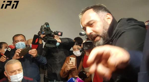 ხმაური და ფიზიკური დაპირისპირება ბიუროს სხდომაზე  - რა ხდება ბათუმის საკრებულოში