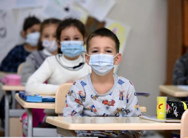 "მესამე კვირაა სკოლებში Covid-19-ის ვირუსის გავრცელების მაჩვენებელი კლებისკენ მიდის" - რას აცხადებს განათლების სამინისტრო