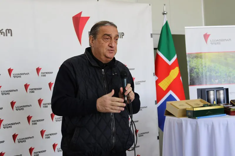 „საპარტნიორო ფონდმა“ ადგილობრივ მოსახლეობას ხონში ჩაის განვითარების პროექტი და ახალი საწარმოს კონცეფცია გააცნო