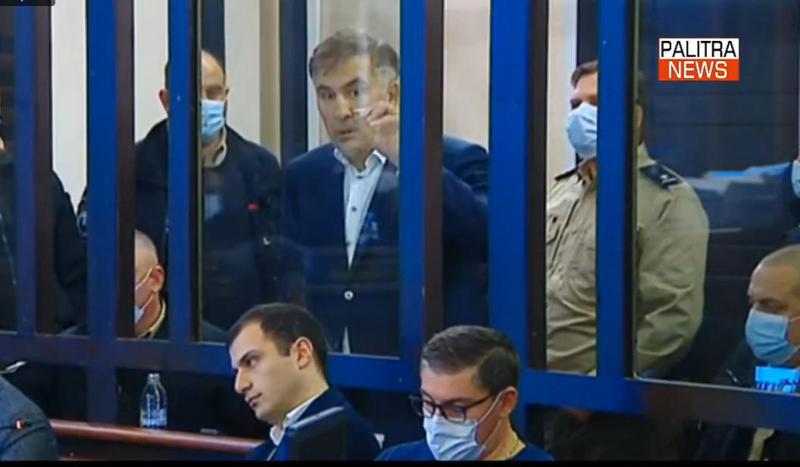 "ახლა ჩვენ ვართ ქვეყანა, რომელსაც ხან ერთი წამოარტყამს თავში ხელს და ხან - მეორე" - მიხეილ სააკაშვილი