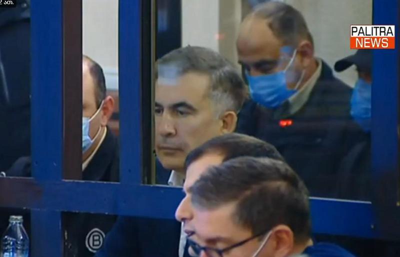 "ალბათ ვინმე იტყვის, რომ არ ვარ საღ ჭკუაზე..." - როგორ დაიწყო გამოსვლა სასამართლოში მიხეილ სააკაშვილმა?