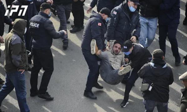 რამდენი პირია დაკავებული ამ დროისთვის თბილისის საქალაქო სასამართლოსთან მიმდინარე აქციაზე - შსს-ს განმარტება