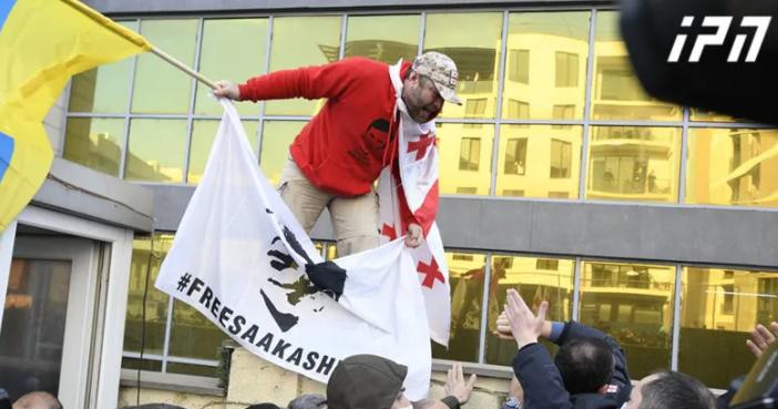 "ჯიხურზე ასვლა იყო იძულებული მოქმედება - ეს ჰგავდა 1942 წელს, როდესაც ქანთარიამ აწია დროშა რაიხსტაგზე" - ბესიკ თამლიანი