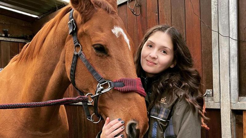 გოგონამ, რომელიც მიიჩნევს, რომ არ უნდა დაბადებულიყო, დედის ექიმს უჩივლა და საქმე მოიგო - კომპენსაციის სახით ის მილიონობით დოლარს მიიღებს