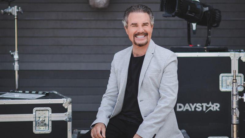 ქრისტიანული არხის დამფუძნებელი, ცნობილი ანტივაქსერი მარკუს ლამბი კორონავირუსის გართულების შედეგად გარდაიცვალა