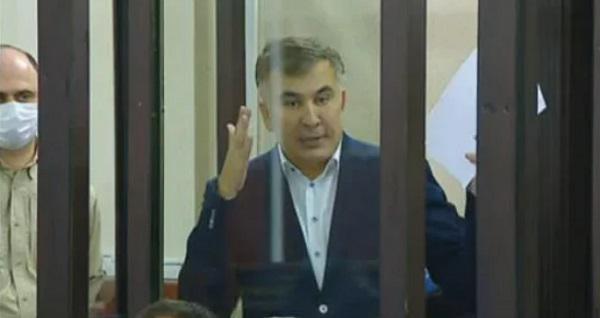 "ვხედავ, კიდევ 1 მილიონი ჩვენი თანამემამულე გეგმავს უცხოეთში გადახვეწას... არ წახვიდეთ, აქ ვიბრძოლოთ ერთად!" - მიხეილ სააკაშვილი