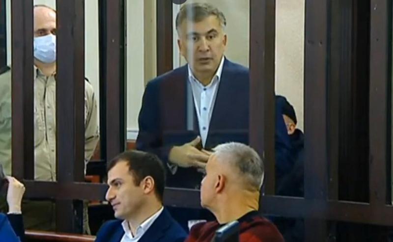 "7 ნოემბრის მოვლენების შემდეგ გავაკეთე ის, რაც მსოფლიოში ძალიან ცოტა ლიდერს გაუკეთებია - გადავდექი, ახლა ამიხსენით, რას მედავება 20 ივნისის და 5 ივლისის ავტორი ხელისუფლება?" - სააკაშვილი