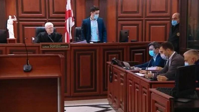 "ნუ გამხდით იძულებულს, რომ ეს ზომები გამოვიყენო" - ხმაური და კამათი მიხეილ სააკაშვილის სასამართლო პროცესზე (ვიდეო)