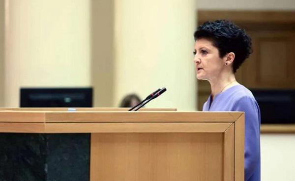 "ძვირფასო სკამებო და მათთან აფილირებულებო..." - ვის მიმართა თეა წულუკიანმა ასე პარლამენტში გამოსვლისას?