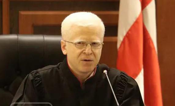 "როგორ შეიძლება მოსამართლემ ინანოს კანონიერი გადაწყვეტილება?" - მოსამართლე კოჭლამაზაშვილი გირგვლიანის მკვლელობის საქმეზე მსჯავრდებული პირების გათავისუფლებაზე