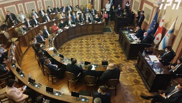 თბილისის საკრებულომ დედაქალაქის მთავრობა დაამტკიცა - როგორ გადანაწილდა პოზიციები?