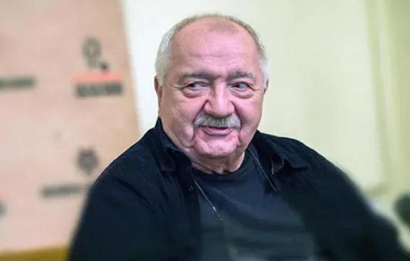 შოთა რუსთაველის სახელობის ეროვნული თეატრის სამხატვრო ხელმძღვანელად კვლავ რობერტ სტურუა დაინიშნა