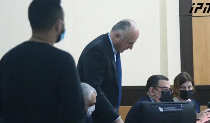 ე.წ. ფულის გათეთრების საქმეზე მიმდინარე სასამართლო სხდომა პროტესტის ნიშნად ბადრი ჯაფარიძემ, მამუკა ხაზარაძემ და ავთანდილ წერეთელმა დატოვეს