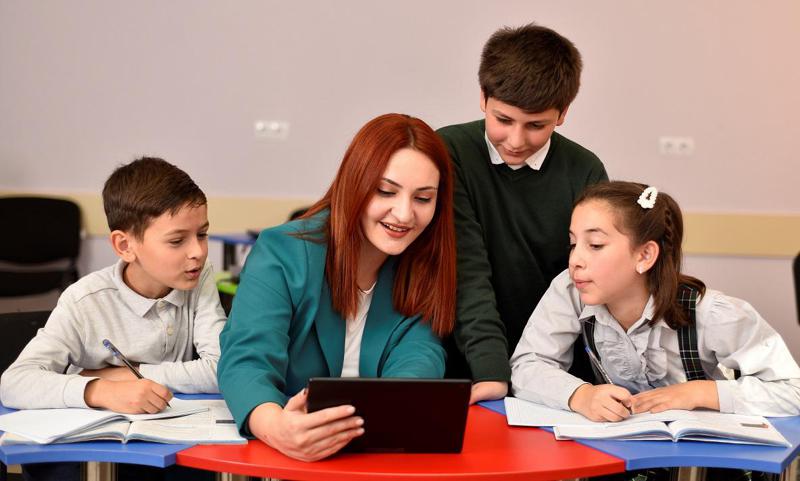 ,,სხვა დამწყებ პედაგოგებს ვურჩევდი, ნუ შეაშინებთ გამოწვევები და სიახლეები. თამამად ჩაერთონ საინტერესო პროექტებში და კონკურსებში!“ - ქრისტინე  მაჭარაძე, დაწყებით საფეხურზე მათემატიკის საუკეთესო დამწყები მასწავლებელი იმერეთის რეგიონში