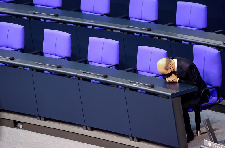 დღის ფოტო: გერმანიის ახლად არჩეული კანცლერის პირველი დღე ქვეყნის პირველი პირის თანამდებობაზე