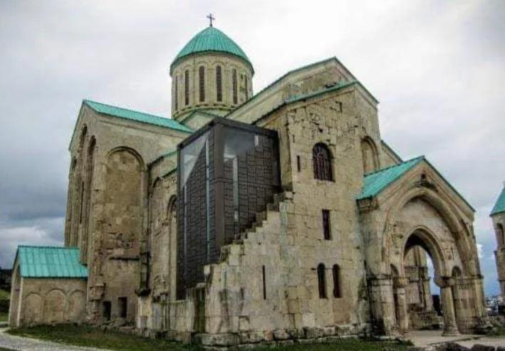 "ბაგრატის ტაძარში დიდი დაზიანება არ არის, გარედან სველდება კედელი" - მეუფე იოანე