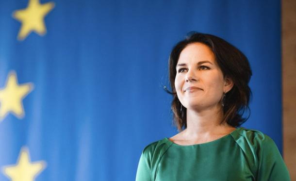 "ნატო ვერ მიიღებს ახალ წევრებს, რომლებიც ომში არიან" - ანალენა ბერბოკი